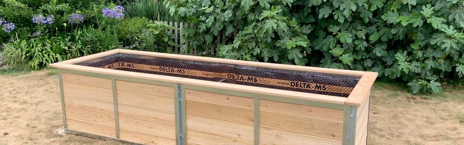 Hochwertiges Hochbeet  aus Lärchenholz  in Stahlrahmen fertig aufgebaut